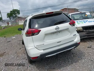2020 Nissan Rogue S z VIN 5N1AT2MT0LC797327, wystawiony jako IAAI lot #42464199 z przebiegiem 44 470 mil mil oraz . Historia ofert i sprzedaży dostępna na DreamBid. Obrazek 3.