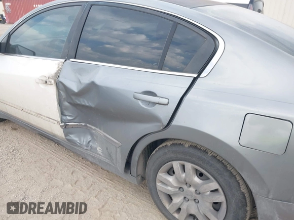 2009 Nissan Altima 2.5 z VIN 1N4AL21E79N424119, wystawiony jako IAAI lot #42278226 z przebiegiem 210 342 mil mil oraz . Historia ofert i sprzedaży dostępna na DreamBid. Obrazek 6.