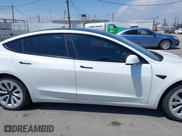 2022 Tesla Model 3 Long Range z VIN 5YJ3E1EB9NF113601, wystawiony jako IAAI lot #42173612 z przebiegiem 95 454 mil mil oraz . Historia ofert i sprzedaży dostępna na DreamBid. Obrazek 13.