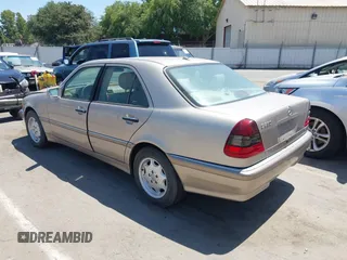 2000 Mercedes-Benz C 230/260/280/320 z VIN WDBHA29G1YA802945, wystawiony jako IAAI lot #42524661 z przebiegiem 161 227 mil mil oraz . Historia ofert i sprzedaży dostępna na DreamBid. Obrazek 3.