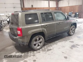 2015 Jeep Patriot Latitude z VIN 1C4NJRFB9FD417747, wystawiony jako IAAI lot #42527555 z przebiegiem 290 316 mil mil oraz . Historia ofert i sprzedaży dostępna na DreamBid. Obrazek 4.