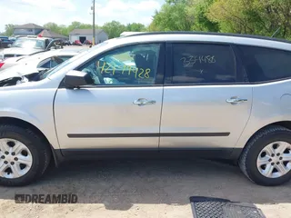 2014 Chevrolet Traverse LS z VIN 1GNKVFED1EJ334488, wystawiony jako IAAI lot #42199428 z przebiegiem Nie podano mil oraz . Historia ofert i sprzedaży dostępna na DreamBid. Obrazek 14.