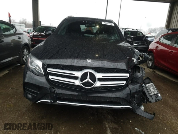 2019 Mercedes-Benz GLC with VIN WDC0G4KB2KV142335, listed as a Copart auction lot 70505462 with 30,240 mi miles. Bid and sale history available at carsss.com. Image 5.