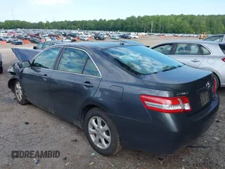 2011 Toyota Camry LE z VIN 4T1BF3EK6BU664247, wystawiony jako IAAI lot #42298606 z przebiegiem Nie podano mil oraz . Historia ofert i sprzedaży dostępna na DreamBid. Obrazek 3.