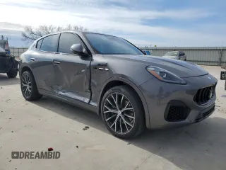 2023 Maserati Grecale Modena z VIN ZN682AVM8P7434729, wystawiony jako Copart lot #88773195 z przebiegiem Nie podano mil oraz Szkody całkowita. Historia ofert i sprzedaży dostępna na DreamBid. Obrazek 4.