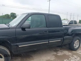 2005 Chevrolet Silverado 1500 Z71 with VIN 1GCEK19B95Z142179, listed as a IAAI auction lot 42203353 with 225,869 mi miles and . Bid and sale history available at DreamBid. Image 14.
