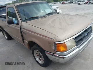 1996 Ford Ranger XL z VIN 1FTCR10A9TUD57885, wystawiony jako IAAI lot #42445190 z przebiegiem 355 333 mil mil oraz . Historia ofert i sprzedaży dostępna na DreamBid. Obrazek 1.