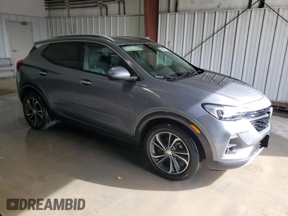 2020 Buick Encore GX Essence z VIN KL4MMFSL4LB095343, wystawiony jako Copart lot #47277695 z przebiegiem 135 502 mil mil oraz Czysty tytuł • Clean title. Historia ofert i sprzedaży dostępna na DreamBid. Obrazek 4.
