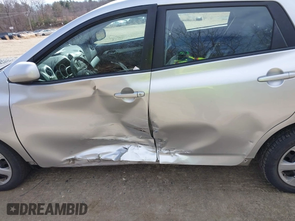 2010 Toyota Matrix with VIN 2T1KU4EE6AC275680, listed as a IAAI auction lot 41730056 with 139,669 mi miles. Bid and sale history available at carsss.com. Image 6.