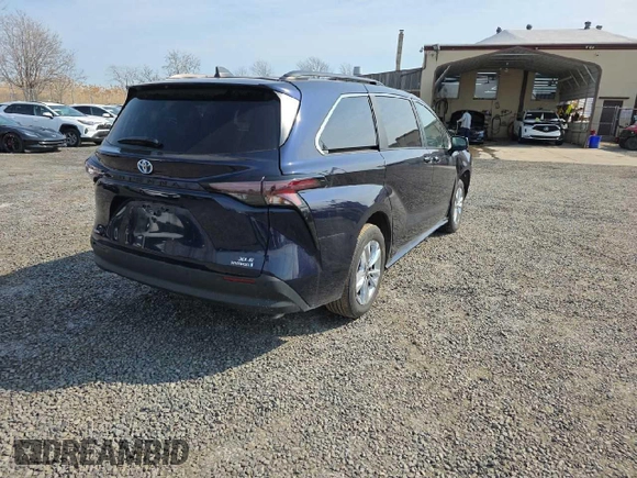 2024 Toyota Sienna XLE with VIN 5TDJSKFC3RS129744, listed as a Copart auction lot 48177895 with 9,224 mi miles and Salvage Title. Bid and sale history available at DreamBid. Image 4.