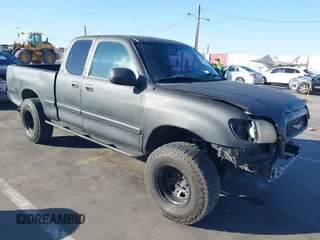 2000 Toyota Tundra SR5 with VIN 5TBRT3419YS114034, listed as a IAAI auction lot 41284071 with 200,797 mi miles and . Bid and sale history available at carsss.com. Image 1.