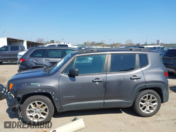 2018 Jeep Renegade Latitude with VIN ZACCJABB3JPH06633, listed as a IAAI auction lot 41590563 with 224,654 mi miles. Bid and sale history available at carsss.com. Image 14.