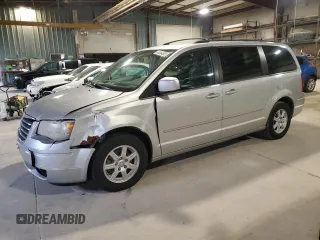 2010 Chrysler Town & Country Touring Plus z VIN 2A4RR8D10AR481111, wystawiony jako Copart lot #54364555 z przebiegiem 165 175 mil mil oraz Szkoda całkowita • Salvage title. Historia ofert i sprzedaży dostępna na DreamBid. Obrazek 1.