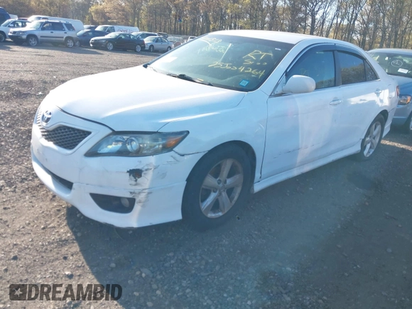 2011 Toyota Camry LE z VIN 4T1BF3EK9BU623949, wystawiony jako IAAI lot #42141513 z przebiegiem Nie podano mil oraz . Historia ofert i sprzedaży dostępna na DreamBid. Obrazek 2.
