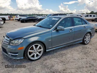 2012 Mercedes-Benz C 250 Sport z VIN WDDGF4HBXCA604105, wystawiony jako Copart lot #62192295 z przebiegiem 132 871 mil mil oraz Szkoda całkowita • Salvage title. Historia ofert i sprzedaży dostępna na DreamBid. Obrazek 1.