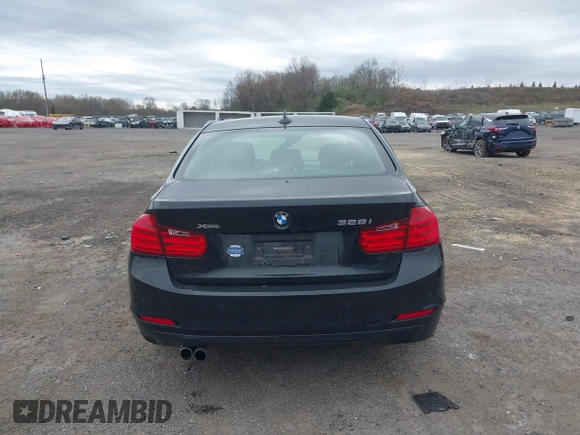 2015 BMW 3 Series 328i xDrive z VIN WBA3B5G53FNS16309, wystawiony jako IAAI lot #42093692 z przebiegiem 84 229 mil mil oraz . Historia ofert i sprzedaży dostępna na DreamBid. Obrazek 16.