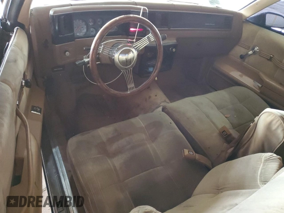 1987 Chevrolet Monte Carlo z VIN 1G1GZ11H6HR117922, wystawiony jako Copart lot #45329575 z przebiegiem 49 753 mil mil oraz Tytuł czysty. Historia ofert i sprzedaży dostępna na DreamBid. Obrazek 8.