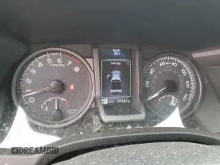 2018 Toyota Tacoma SR5 z VIN 5TFAZ5CNXJX065932, wystawiony jako Copart lot #52046845 z przebiegiem 61 980 mil mil oraz Szkoda całkowita • Salvage title. Historia ofert i sprzedaży dostępna na DreamBid. Obrazek 9.
