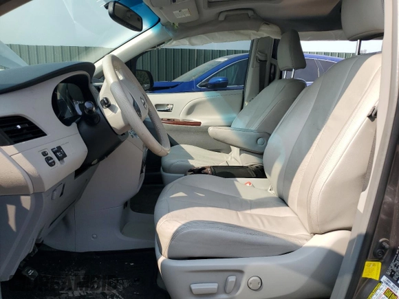 2012 Toyota Sienna XLE AAS с VIN 5TDYK3DC8CS202329, выставлен на аукционе Copart как лот 59340965 с пробегом Не указан миль и Списание • Salvage title. История ставок и продаж доступна на DreamBid. Изображение 7.