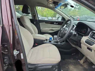 2016 Kia Sorento LX z VIN 5XYPGDA56GG003372, wystawiony jako Copart lot #58873935 z przebiegiem 121 352 mil mil oraz Czysty tytuł • Clean title. Historia ofert i sprzedaży dostępna na DreamBid. Obrazek 5.