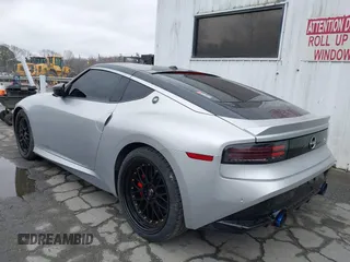 2024 Nissan Z Performance с VIN JN1BZ4BH8RM362157, выставлен на аукционе IAAI как лот 41553369 с пробегом 398 миль миль и . История ставок и продаж доступна на DreamBid. Изображение 3.