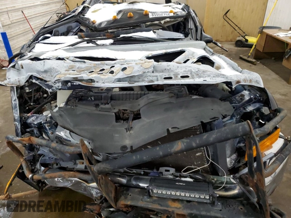 1999 Ford F-250 XL z VIN 1FTNX21L8XEE48425, wystawiony jako Copart lot #85552704 z przebiegiem 143 929 mil mil oraz Szkoda całkowita • Salvage title. Historia ofert i sprzedaży dostępna na DreamBid. Obrazek 11.