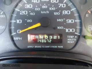 2001 Chevrolet Express Van with VIN 1GAHG39R211180863, listed as a IAAI auction lot 41855235 with 148,672 mi miles. Bid and sale history available at carsss.com. Image 7.
