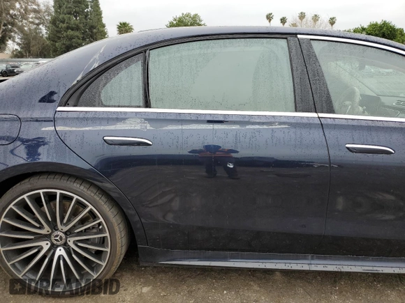 2022 Mercedes-Benz S 500 z VIN W1K6G6DB5NA110800, wystawiony jako Copart lot #48789035 z przebiegiem Nie podano mil oraz Szkoda całkowita • Salvage title. Historia ofert i sprzedaży dostępna na DreamBid. Obrazek 10.