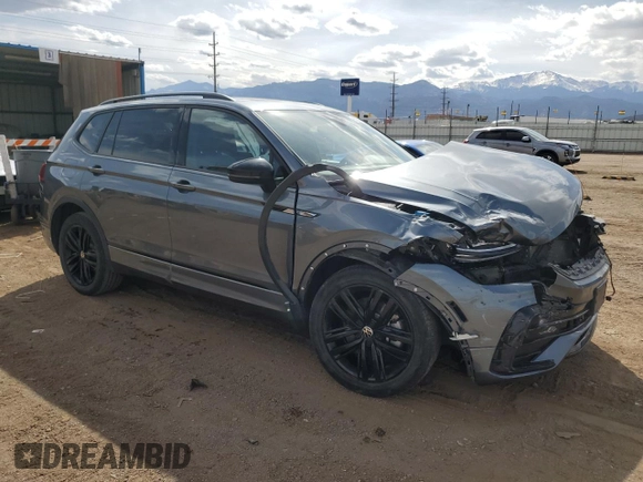2022 Volkswagen Tiguan SE R-Line Black z VIN 3VV8B7AX7NM103911, wystawiony jako Copart lot #52364135 z przebiegiem 54 375 mil mil oraz Szkoda całkowita • Salvage title. Historia ofert i sprzedaży dostępna na DreamBid. Obrazek 4.