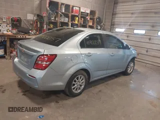 2018 Chevrolet Sonic LT z VIN 1G1JD5SH6J4123166, wystawiony jako IAAI lot #41900057 z przebiegiem 116 703 mil mil oraz . Historia ofert i sprzedaży dostępna na DreamBid. Obrazek 4.