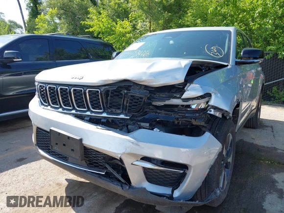 2024 Jeep Grand Cherokee с VIN 1C4RJYB67R8516567, выставлен на аукционе IAAI как лот 42549116 с пробегом 43 307 миль миль и . История ставок и продаж доступна на DreamBid. Изображение 6.