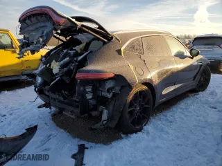 2021 Aston Martin DBX with VIN SCFVUJAW9MTV02708, listed as a Copart auction lot 85731374 with 0 mi miles and Salvage Title. Bid and sale history available at carsss.com. Image 3.