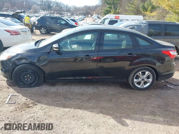 2013 Ford Focus SE z VIN 1FADP3F28DL312357, wystawiony jako IAAI lot #41798311 z przebiegiem 98 280 mil mil oraz . Historia ofert i sprzedaży dostępna na DreamBid. Obrazek 14.