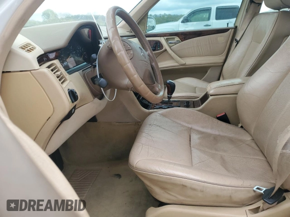 2001 Mercedes-Benz E 320 z VIN WDBJF65J91B243222, wystawiony jako Copart lot #52876235 z przebiegiem 118 428 mil mil oraz Czysty tytuł • Clean title. Historia ofert i sprzedaży dostępna na DreamBid. Obrazek 7.