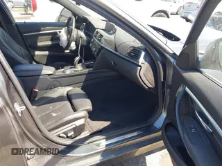2018 BMW 3 Series 330i xDrive с VIN WBA8D9C50JEM32978, выставлен на аукционе IAAI как лот 41894911 с пробегом 67 474 миль миль и . История ставок и продаж доступна на DreamBid. Изображение 5.