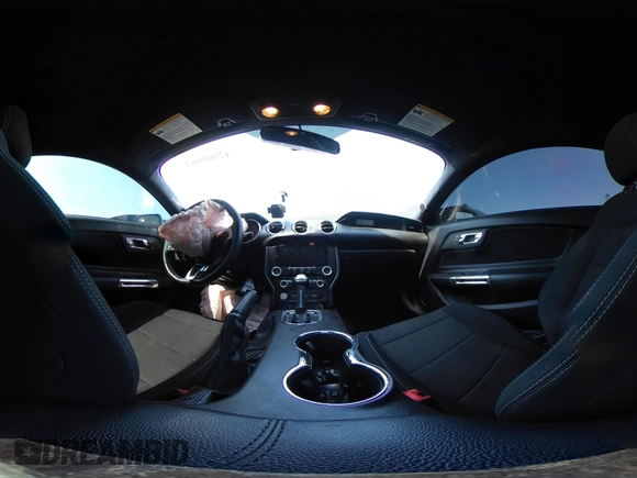 2017 Ford Mustang V6 z VIN 1FA6P8AM5H5256208, wystawiony jako IAAI lot #42069664 z przebiegiem 82 427 mil mil oraz . Historia ofert i sprzedaży dostępna na DreamBid. Obrazek 18.