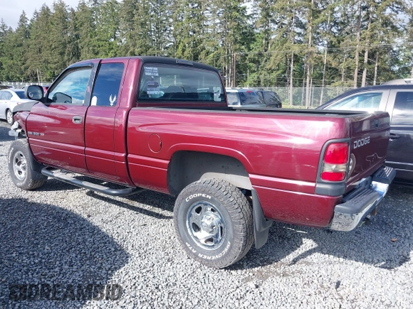 2000 Dodge 1500 z VIN 3B7HF13Z9YG138645, wystawiony jako IAAI lot #42298492 z przebiegiem 138 898 mil mil oraz . Historia ofert i sprzedaży dostępna na DreamBid. Obrazek 3.