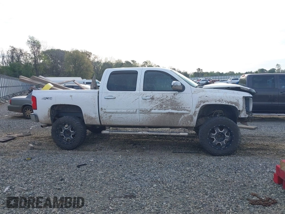 2011 Chevrolet Silverado 1500 LT with VIN 3GCPKSE36BG219504, listed as a IAAI auction lot 41891475 with 189,240 mi miles. Bid and sale history available at carsss.com. Image 13.
