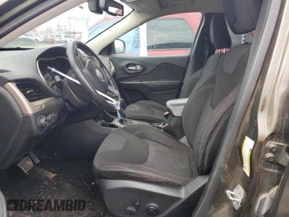 2015 Jeep Cherokee Latitude z VIN 1C4PJMCS7FW515406, wystawiony jako Copart lot #52331155 z przebiegiem 129 815 mil mil oraz Szkoda całkowita • Salvage title. Historia ofert i sprzedaży dostępna na DreamBid. Obrazek 7.