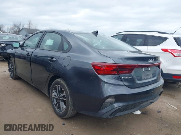 2024 Kia Forte LXS z VIN 3KPF24AD9RE792361, wystawiony jako IAAI lot #41863763 z przebiegiem 12 892 mil mil oraz . Historia ofert i sprzedaży dostępna na DreamBid. Obrazek 3.