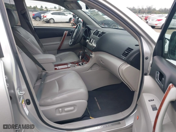 2012 Toyota Highlander Limited with VIN 5TDYK3EH6CS068298, listed as a IAAI auction lot 41407134 with 114,713 mi miles. Bid and sale history available at carsss.com. Image 5.