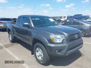 2015 Toyota Tacoma z VIN 5TFUX4EN3FX037262, wystawiony jako IAAI lot #42407165 z przebiegiem 86 305 mil mil oraz . Historia ofert i sprzedaży dostępna na DreamBid. Obrazek 1.