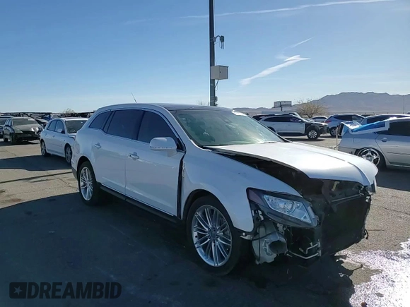 2016 Lincoln MKT EcoBoost z VIN 2LMHJ5AT9GBL01820, wystawiony jako Copart lot #85581554 z przebiegiem 43 943 mil mil oraz Szkody całkowita. Historia ofert i sprzedaży dostępna na DreamBid. Obrazek 11.