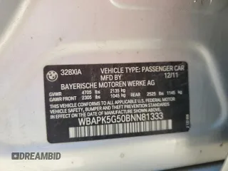 2011 BMW 3 Series 328i xDrive z VIN WBAPK5G50BNN81333, wystawiony jako Copart lot #55957035 z przebiegiem 111 875 mil mil oraz Szkody całkowita. Historia ofert i sprzedaży dostępna na DreamBid. Obrazek 12.