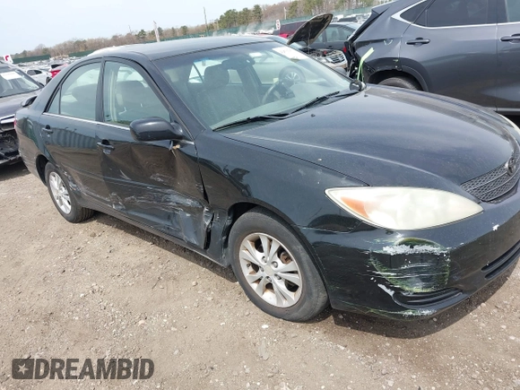 2004 Toyota Camry LE with VIN 4T1BF32KX4U077010, listed as a IAAI auction lot 42039297 with 113,742 mi miles. Bid and sale history available at carsss.com. Image 1.