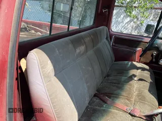 1986 Ford F-250 z VIN 1FTHF26L6GPA07454, wystawiony jako Copart lot #65404175 z przebiegiem 69 638 mil mil oraz Czysty tytuł • Clean title. Historia ofert i sprzedaży dostępna na DreamBid. Obrazek 6.