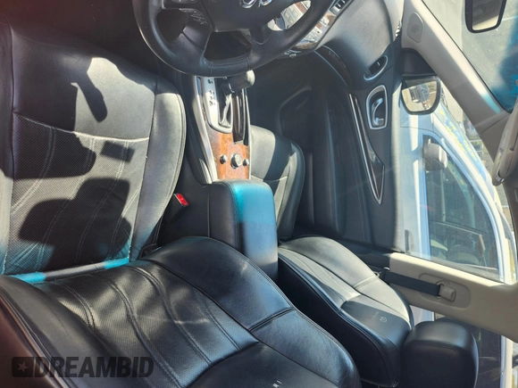 2013 Infiniti JX35 z VIN 5N1AL0MMXDC328874, wystawiony jako IAAI lot #41928856 z przebiegiem 153 605 mil mil oraz . Historia ofert i sprzedaży dostępna na DreamBid. Obrazek 5.