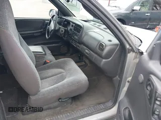 1999 Dodge Dakota SLT with VIN 1B7GG22YXXS255021, listed as a IAAI auction lot 41809325 with 204,352 mi miles and . Bid and sale history available at carsss.com. Image 5.