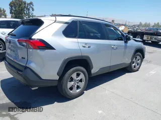 2022 Toyota RAV4 XLE z VIN 2T3W1RFV5NC213609, wystawiony jako IAAI lot #42561113 z przebiegiem 22 125 mil mil oraz . Historia ofert i sprzedaży dostępna na DreamBid. Obrazek 4.