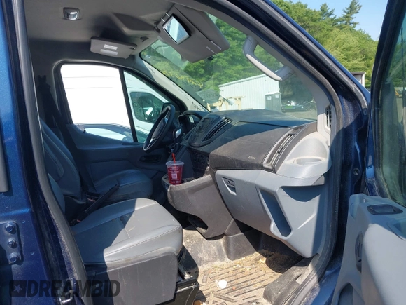 2019 Ford Transit z VIN 1FTYR1ZG6KKA84380, wystawiony jako IAAI lot #42456376 z przebiegiem 112 719 mil mil oraz . Historia ofert i sprzedaży dostępna na DreamBid. Obrazek 5.